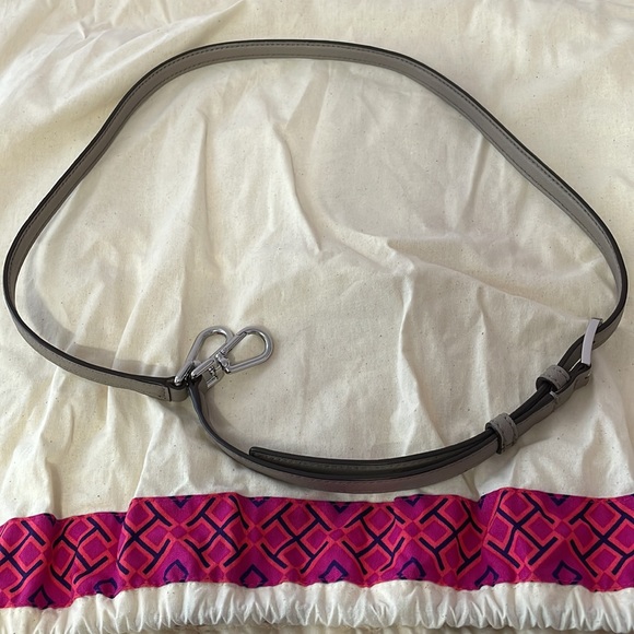 Tory Burch grey saffiano leather small crossbody bag - Picture 3 of 10